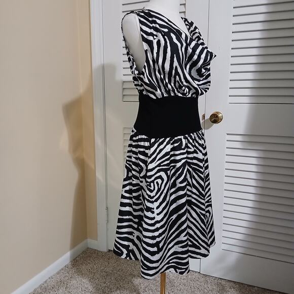 Calvin Klein Med Sleeveless V-Cowl Neck Zebra Black/White Print Dress Easy Care - Picture 7 of 12